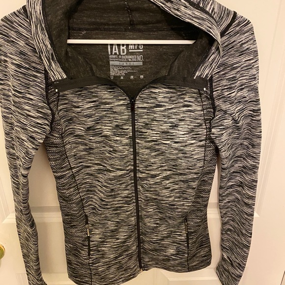 Brand new workout zip up - Picture 3 of 4